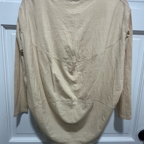 Lululemon back in action long sleeve shirt Prosecco pale linen size small - Picture 5 of 6